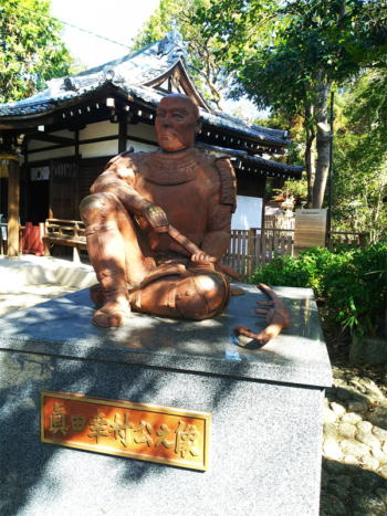 安居神社にある真田幸村像